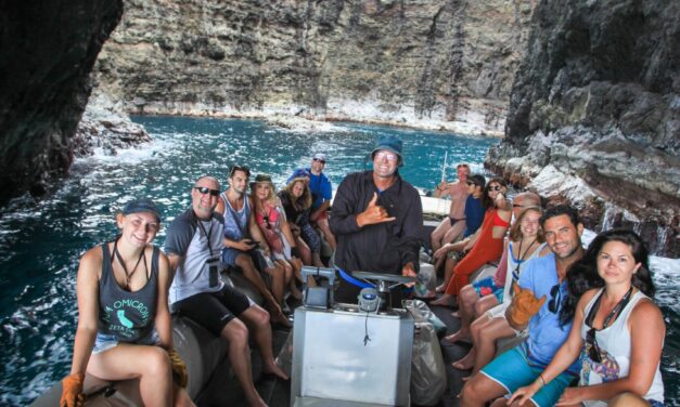 Catamaran vs. Raft: Which Na Pali Coast Boat Tour Is Best?